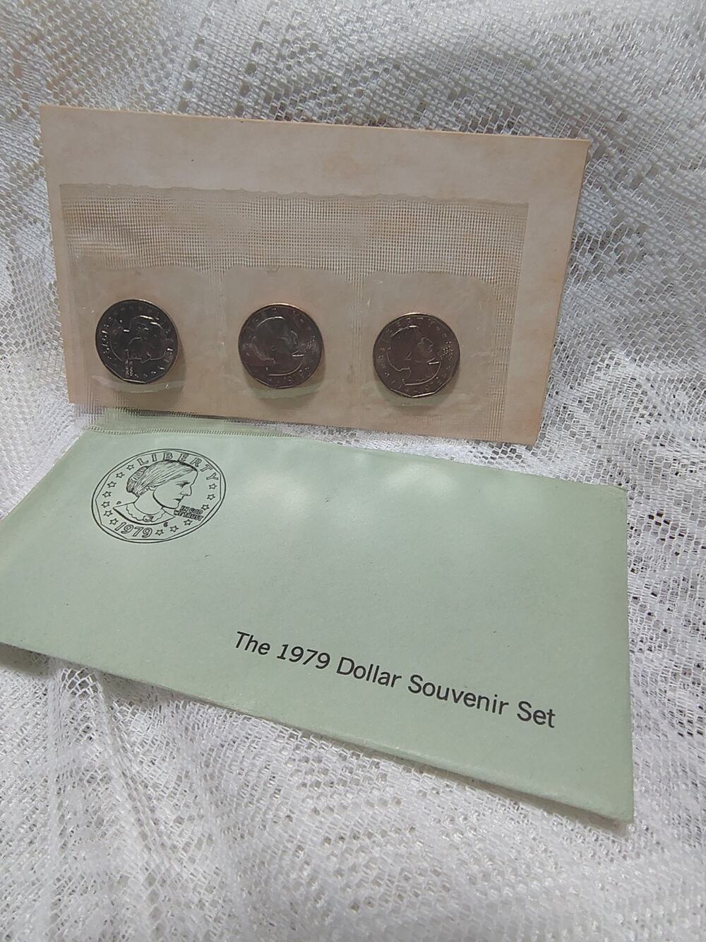 1979 U.S. Mint Souvenir Set Uncirculated $1 Susan B Anthony Dollars (3 Coins)